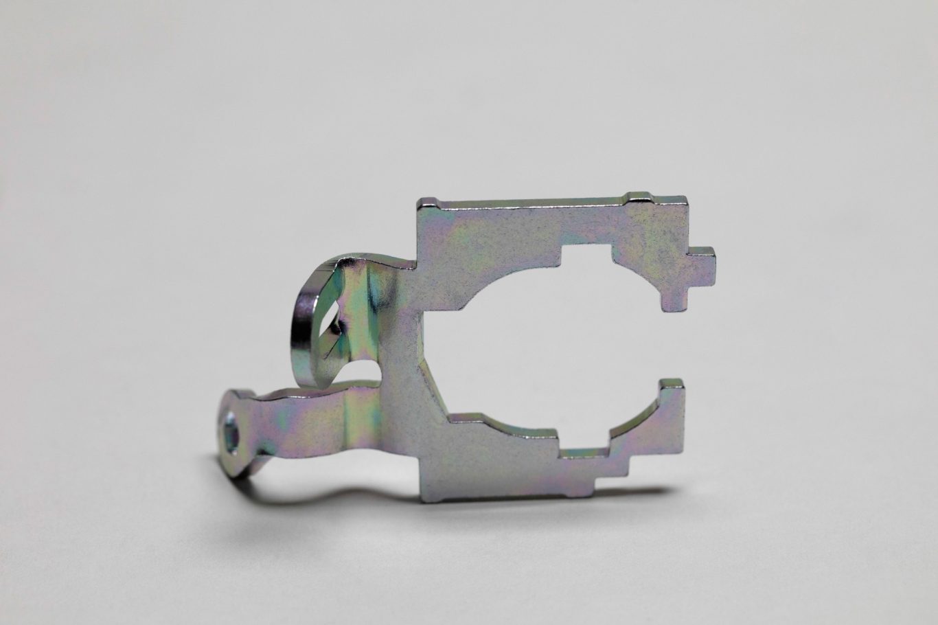 Componente metálico industrial Componente metálico fabricado mediante corte y mecanizado de precisión