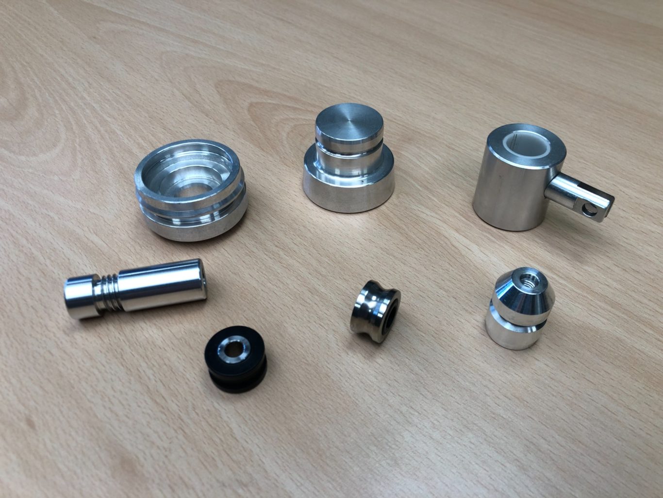 Piezas torneadas CNC Piezas metálicas fabricadas mediante torneado CNC de precisión