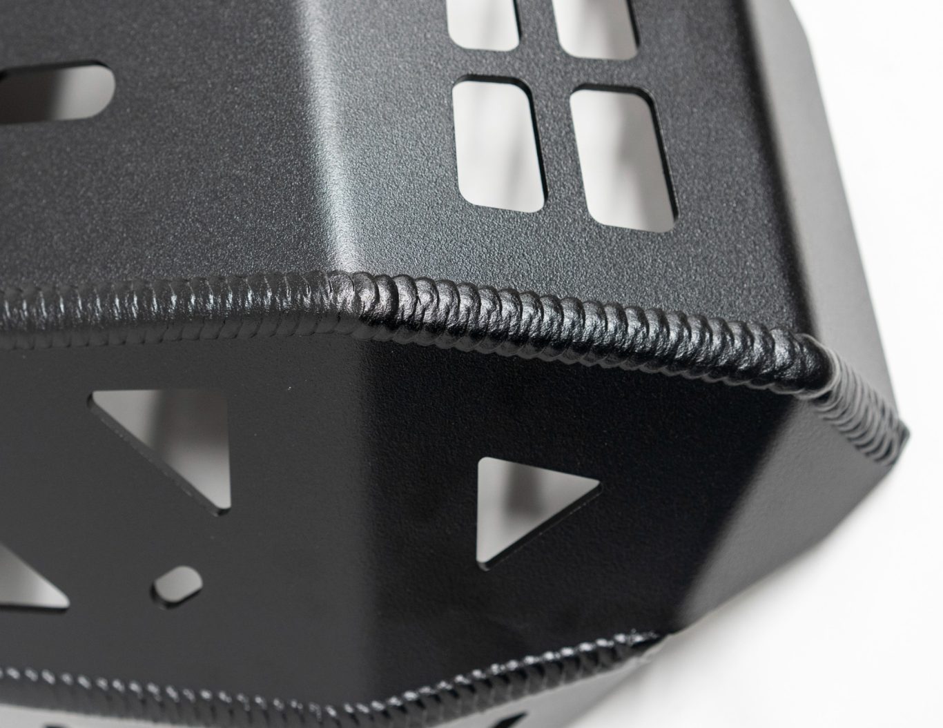 Soldadura robotica corte laser Pieza de chapa metálica perforada mediante corte láser y soldadura robotizada