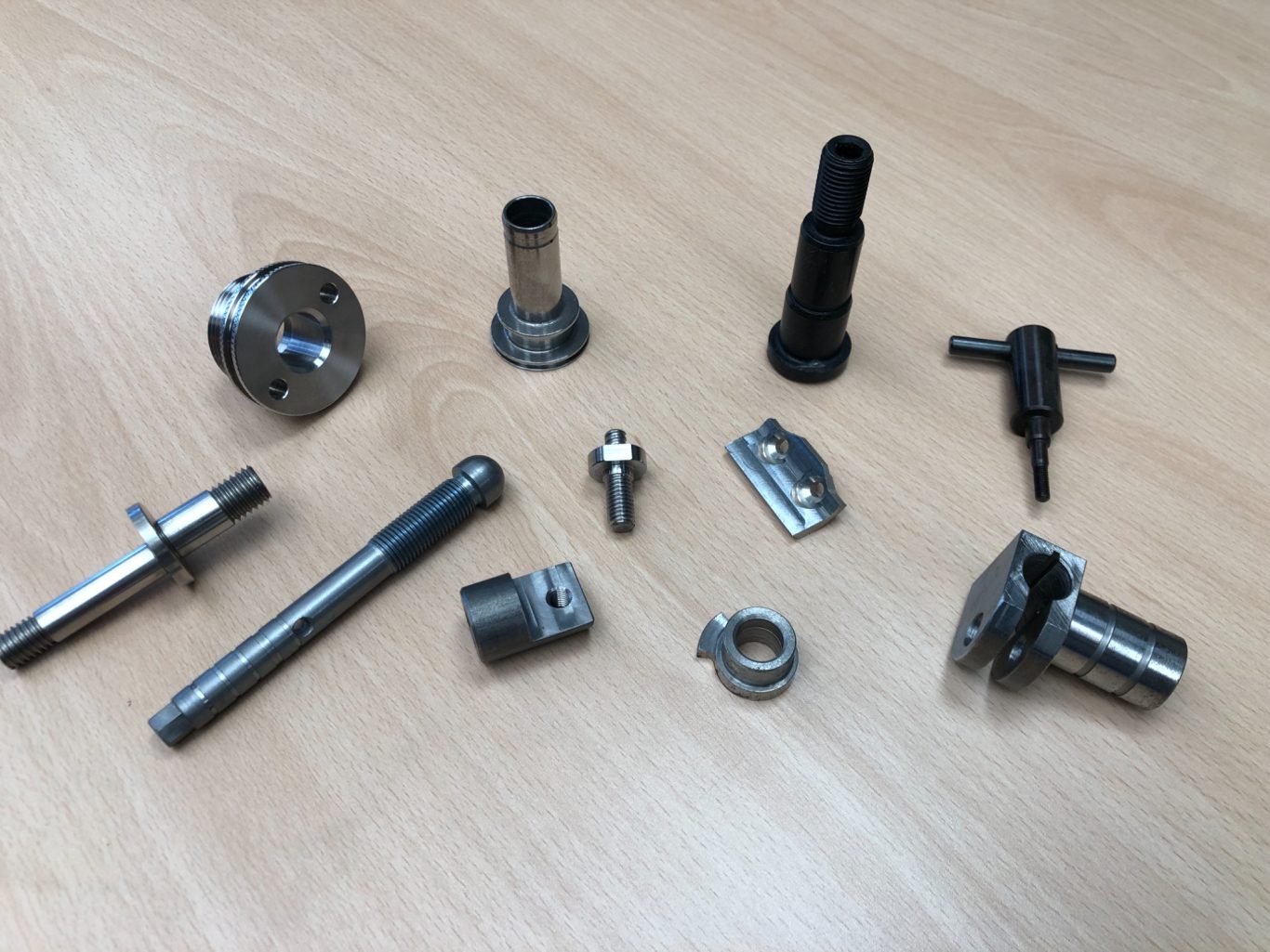 Componentes metálicos mecanizados de precisión para aplicaciones industriales Componentes metálicos mecanizados de precisión para aplicaciones industriales